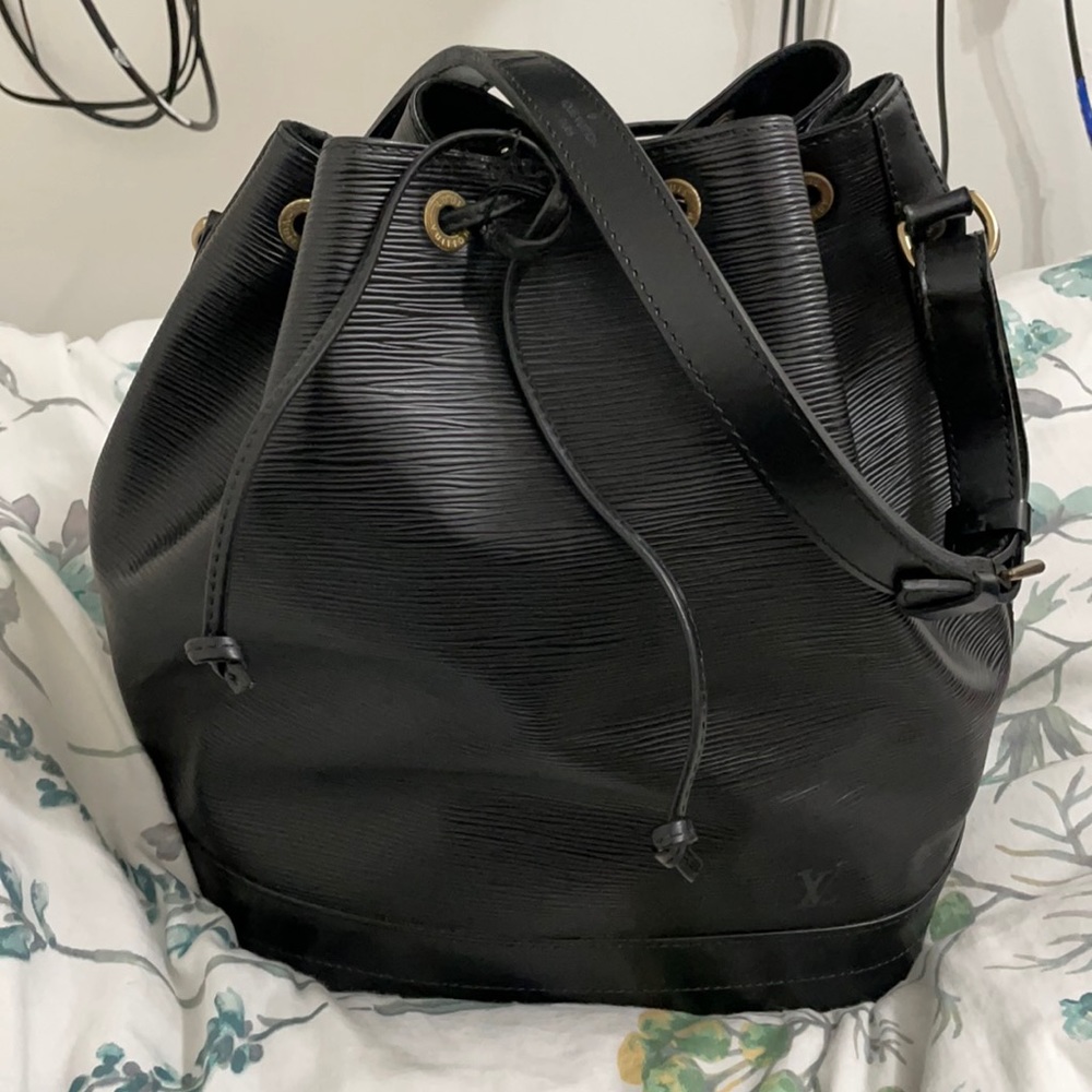 Louis Vuitton noe black epi large